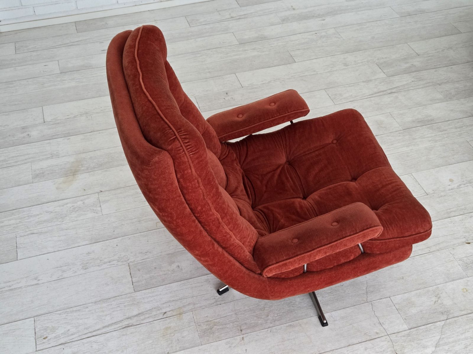 photo vinterior 1970s, Swedish Swivel Armchair By Ulferts Möbler, Furniture Velour.