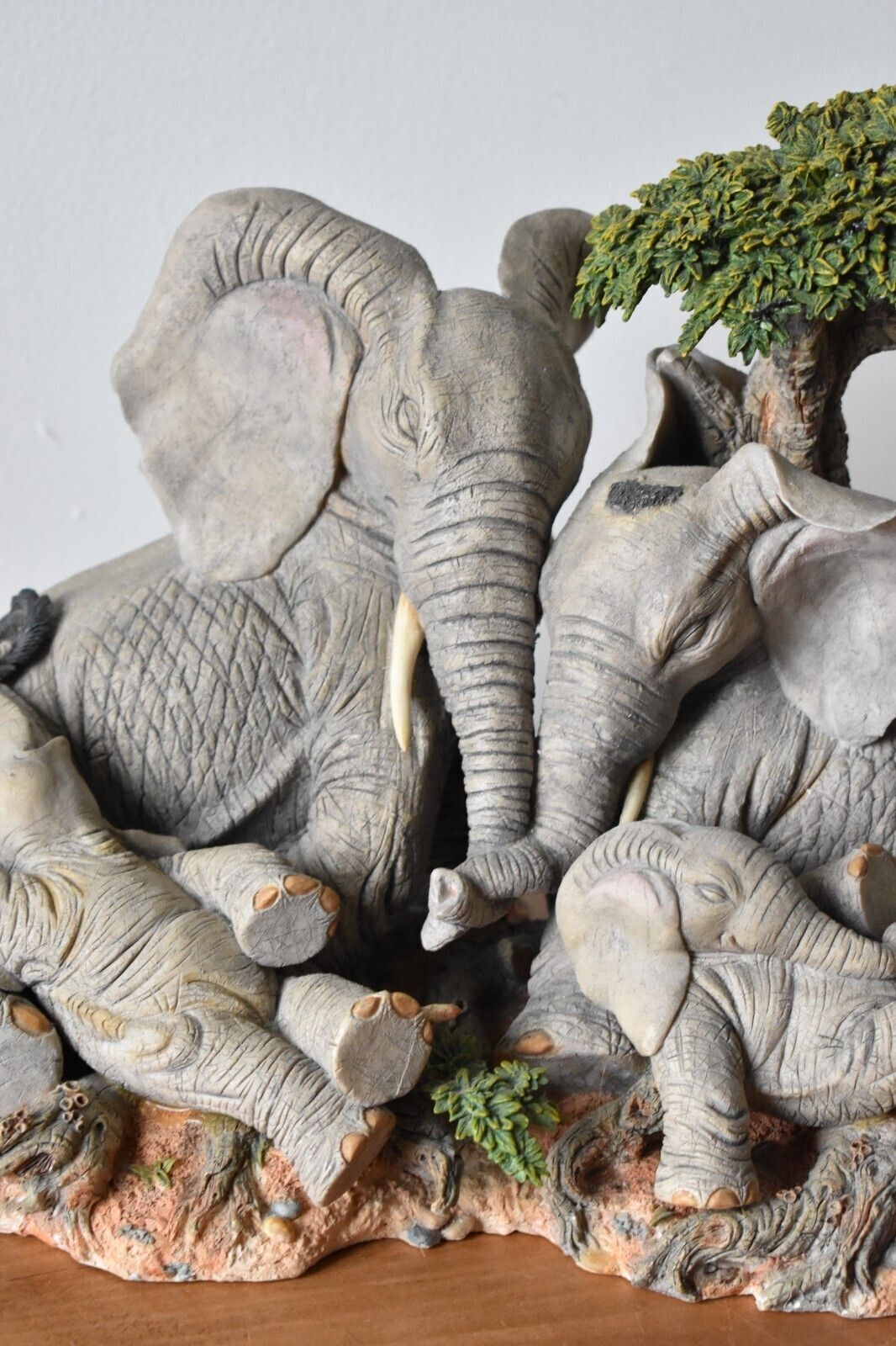 Tuskers Ornament/ Sculpture 'Zzzonked Out' Limited Edition 159/3000 In Box photo 60.0