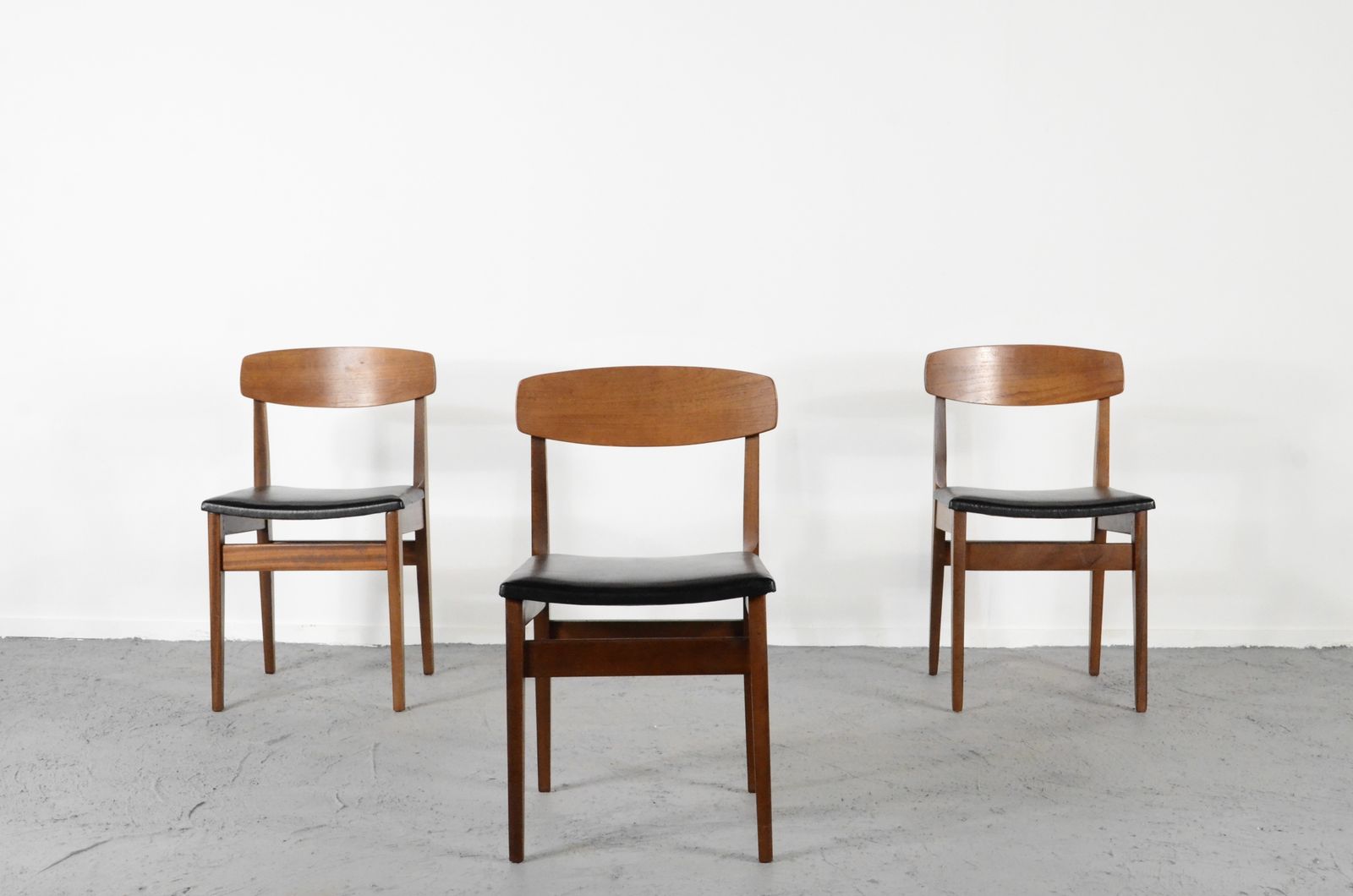Set Of 4 Vintage Midcentury Teak And Leatherette Chairs. Delivery. Modern / Retro / Danish Style. photo 599.0