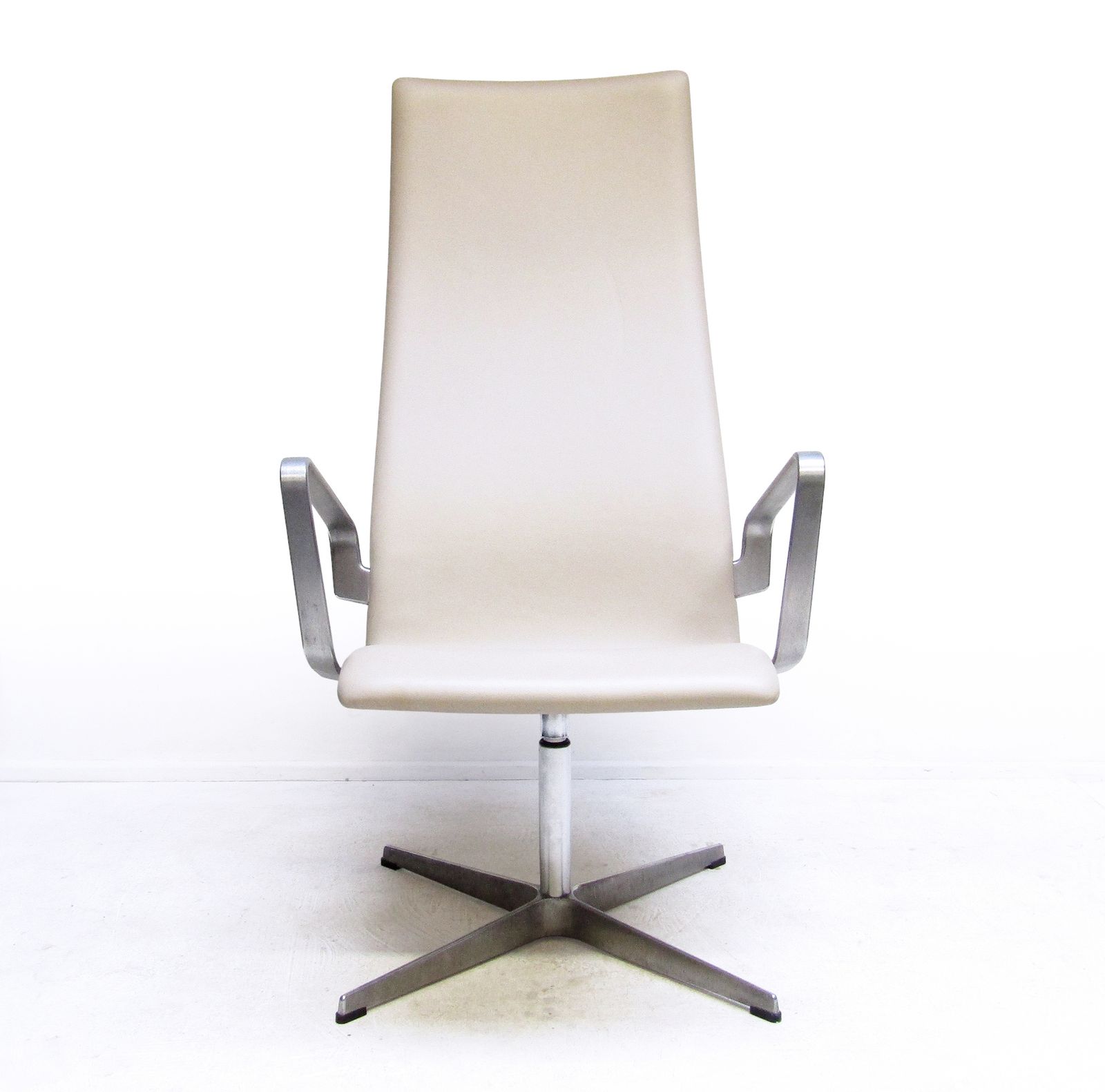 Rare Danish Oxford Lounge Chair In Leather By Arne Jacobsen For Fritz Hansen photo for sale