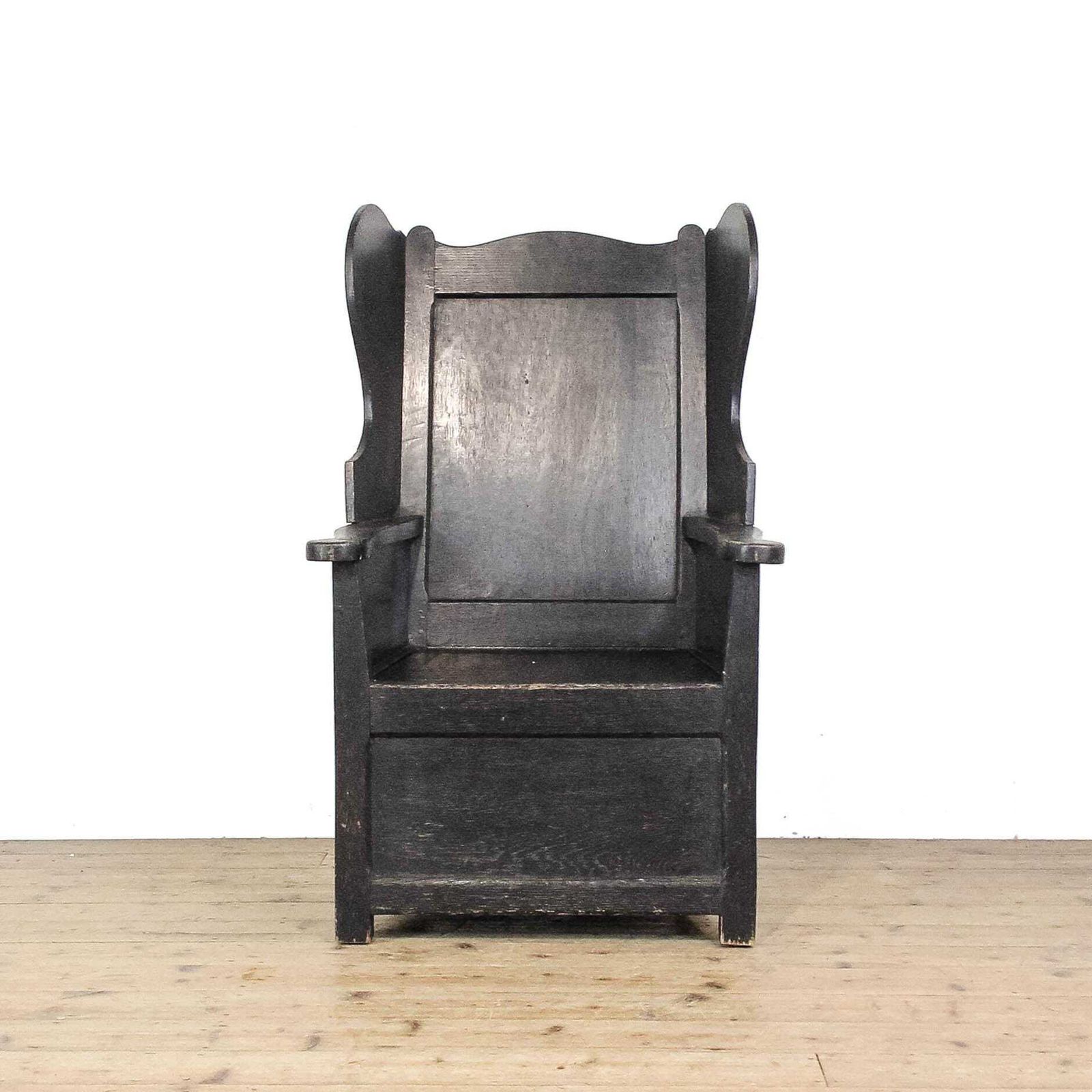 Early 20th Century Oak Lambing Chair | Antique Chair | Antique Furniture | Antique Chairs | Antique Armchairs photo furniture