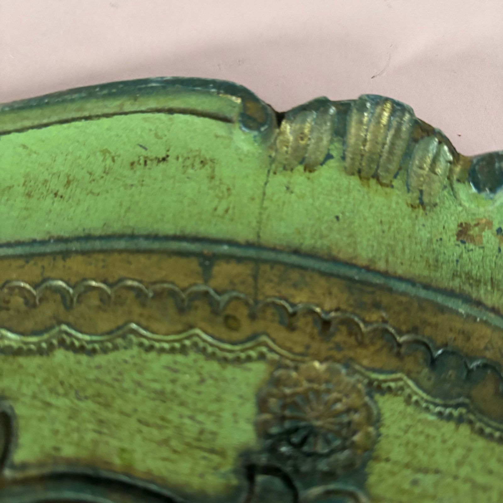 photo vinterior Large Distressed Green And Gold Florentine Tray
