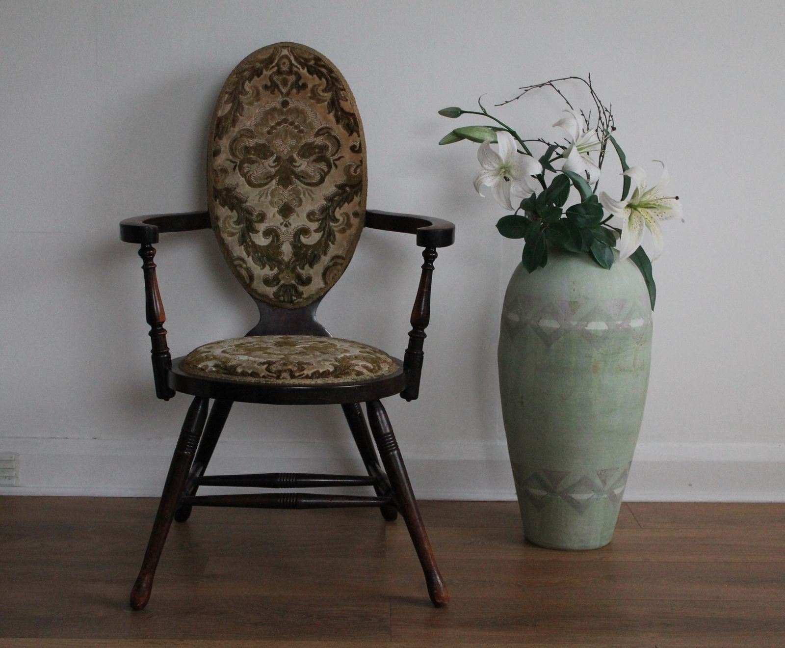 Victorian Ladies Boudoir Armchair photo vinterior