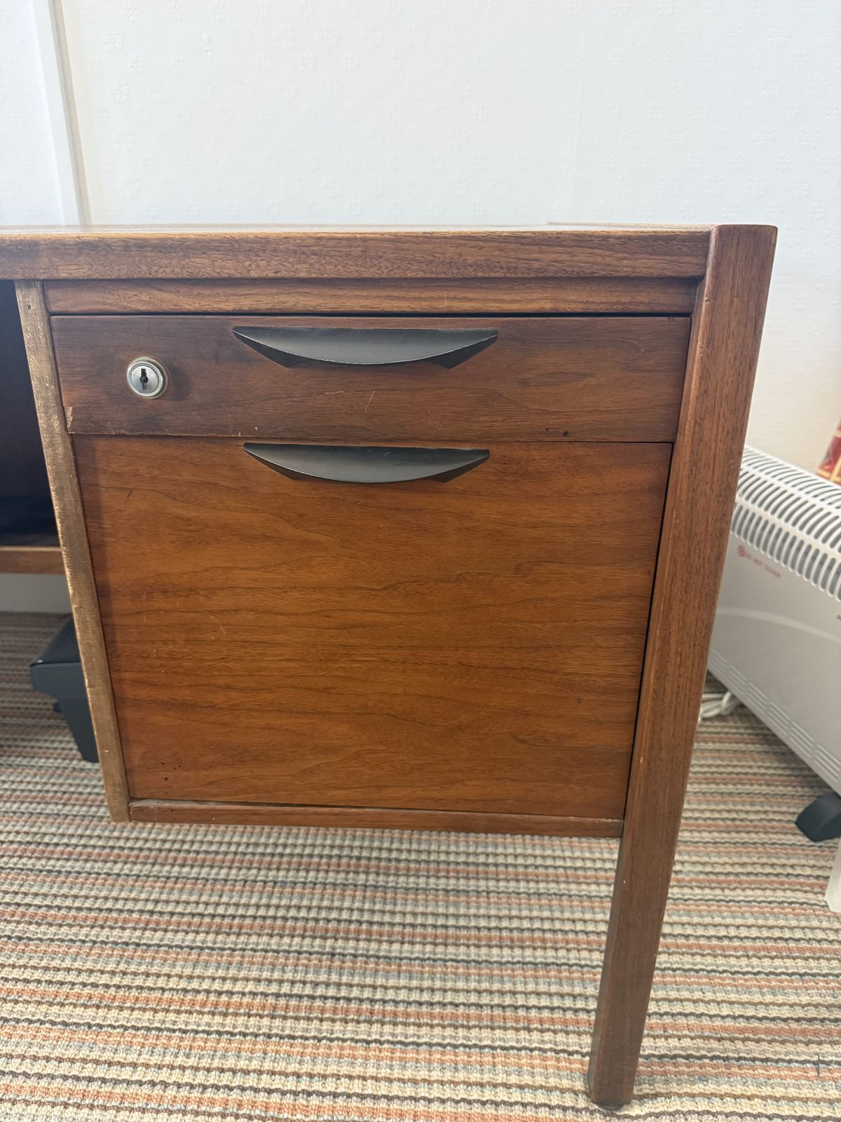 Walnut Desk,  Jen’s Risom C.1950s – Original Paper Label photo for sale