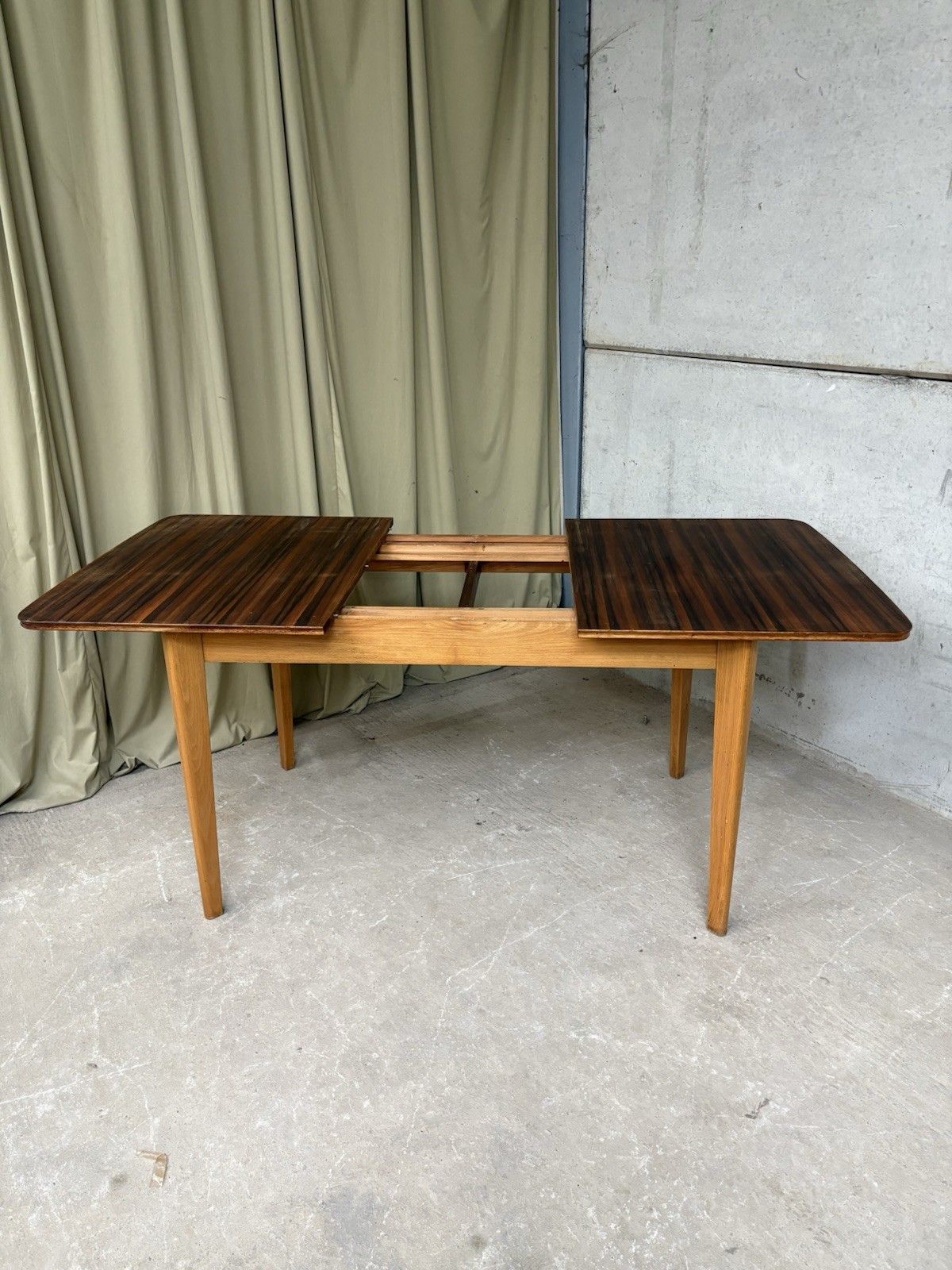 photo furniture Vtg Mid Century Extending Vesper Dining Table Danish Italian Scandi Retro R1010