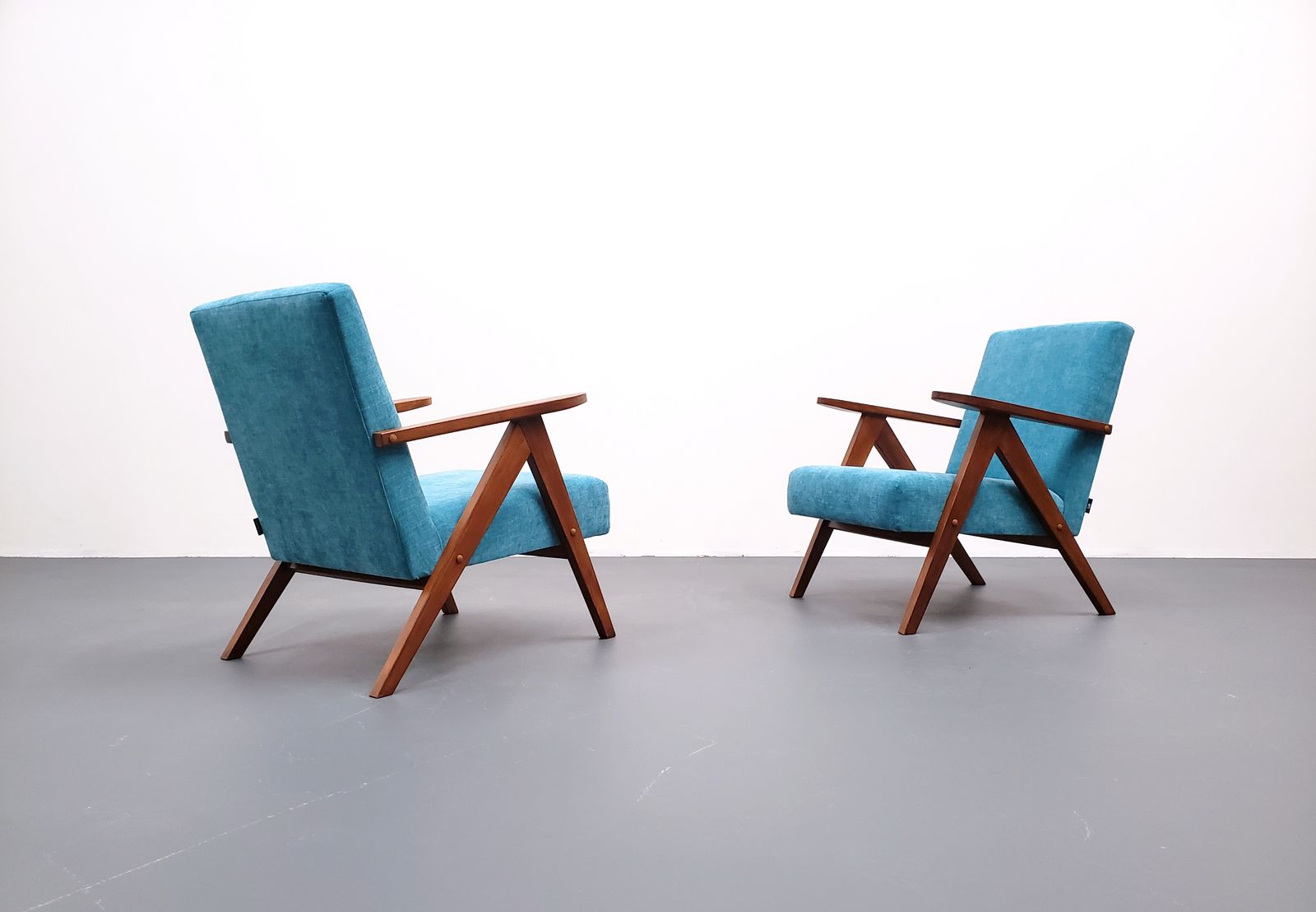 One Left   Mid Century Easy Chair Model B   310 Var In Turquoise