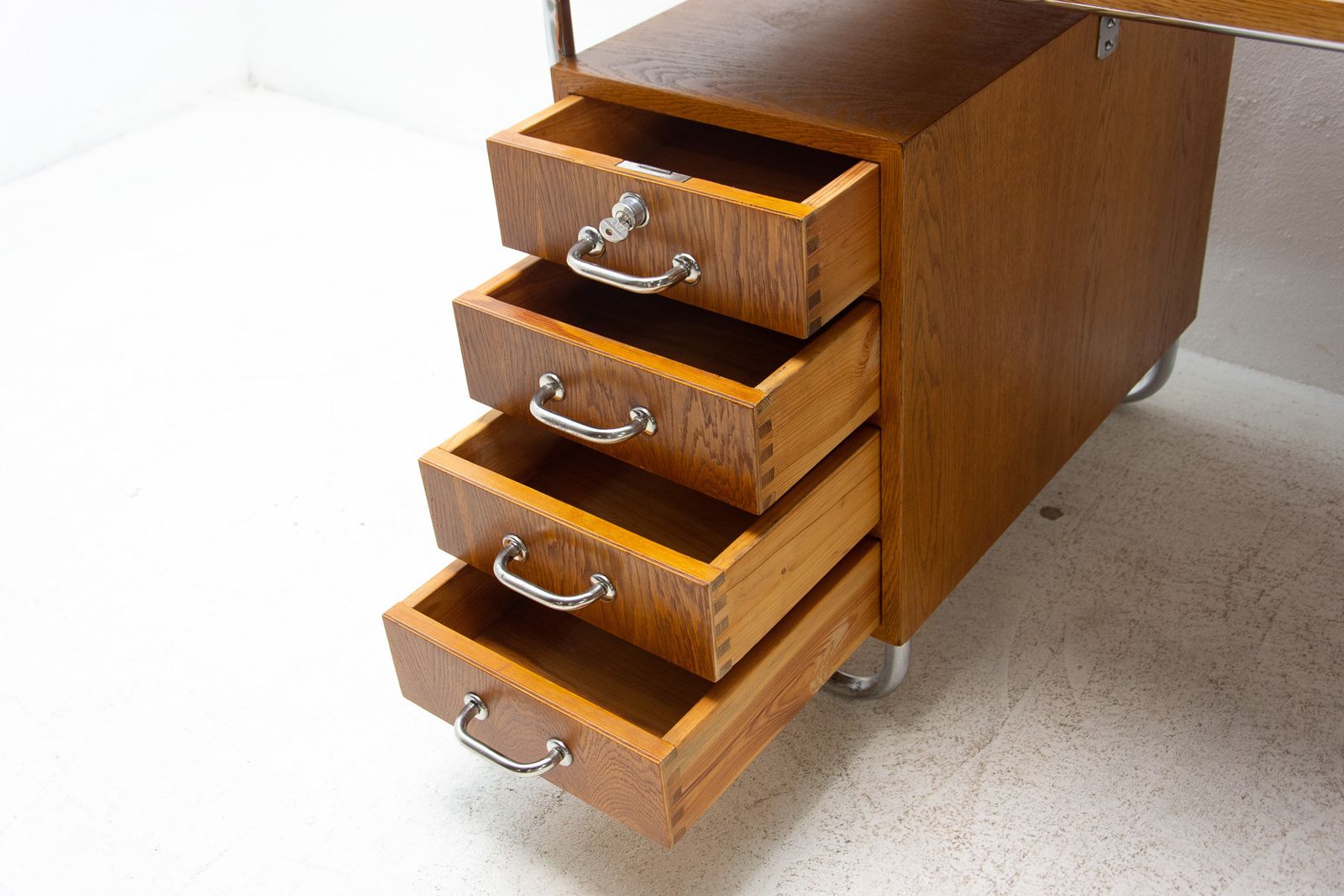 photo furniture Schrijftafel, Rudolf Vichr, Jaren 1940, Tsjecho Slowakije