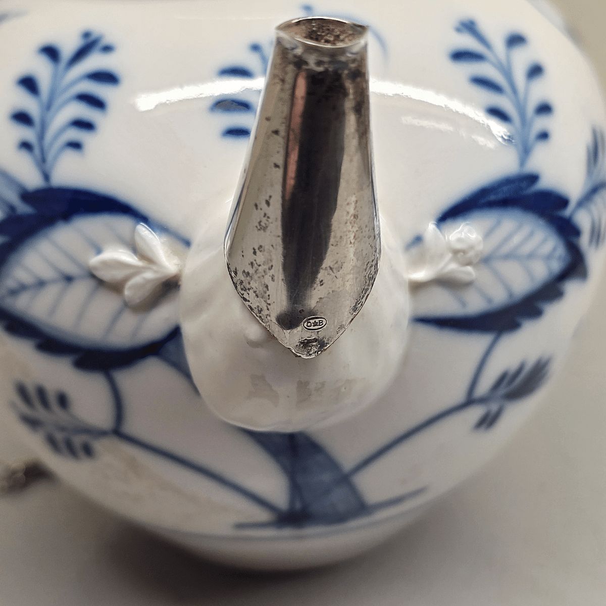 Antique German Porcelain Meissen Zwiebelmunster Teapot With Silver, Mid 1800s photo vintage