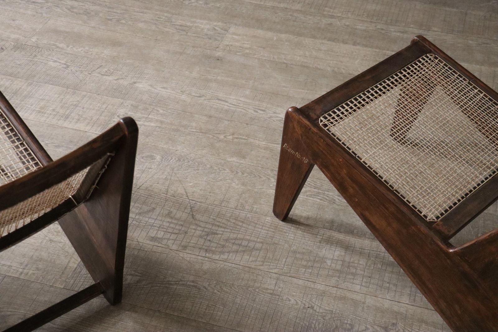 photo for sale Pierre Jeanneret Kangaroo Chairs Pj Si 59, India, 1955