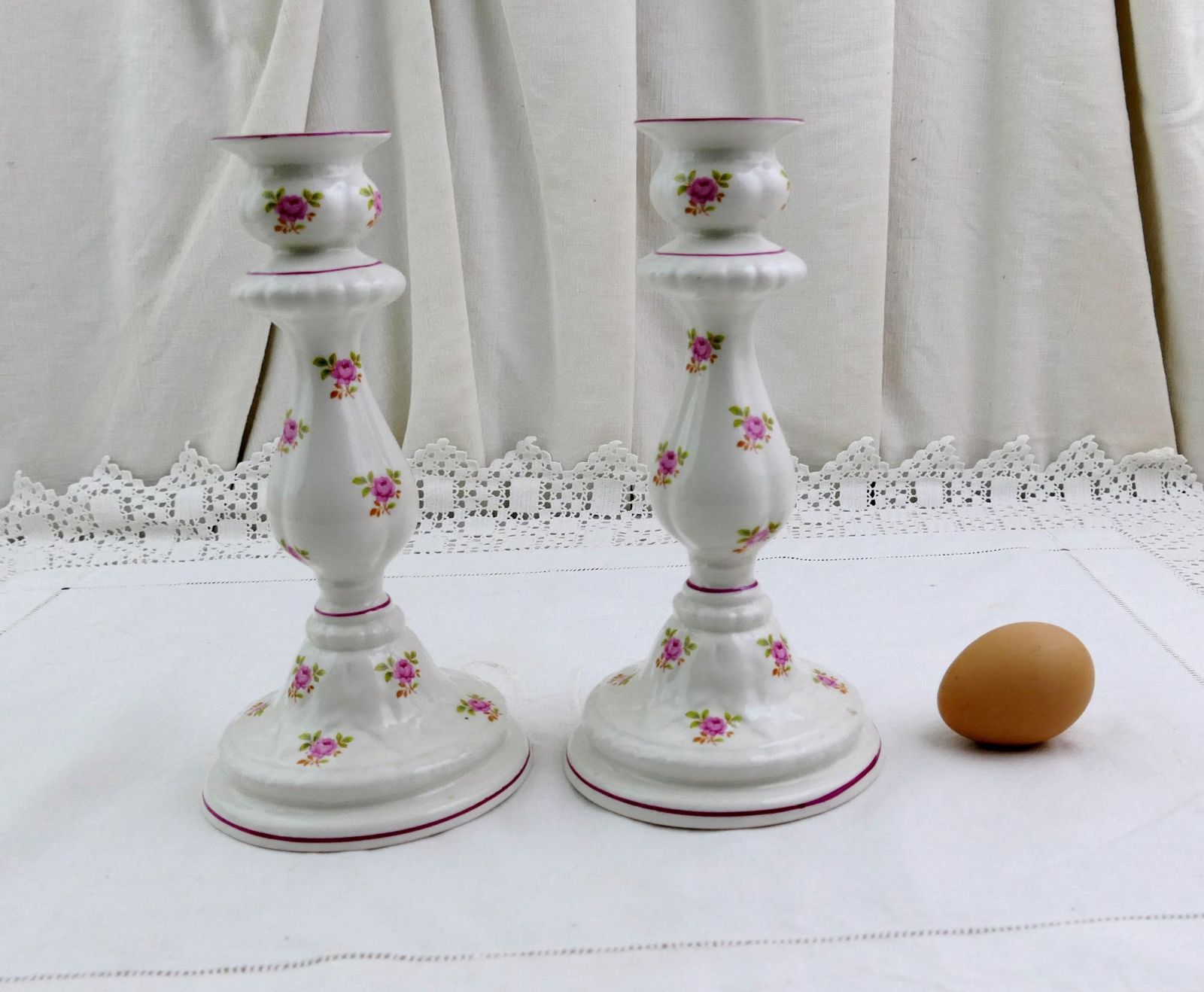 photo vintage Pair Of Vintage English Staffordshire James Kent Old Foley Candle Stick Holders With Small Pink Rose Flower Pattern, Classic 1950s Pottery