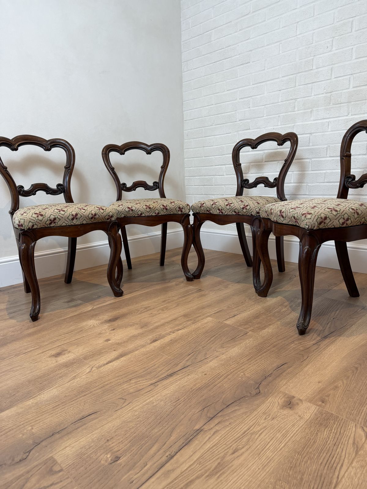 Late 19th – Early 20th Century Set Of 4 Balloon Back Chairs