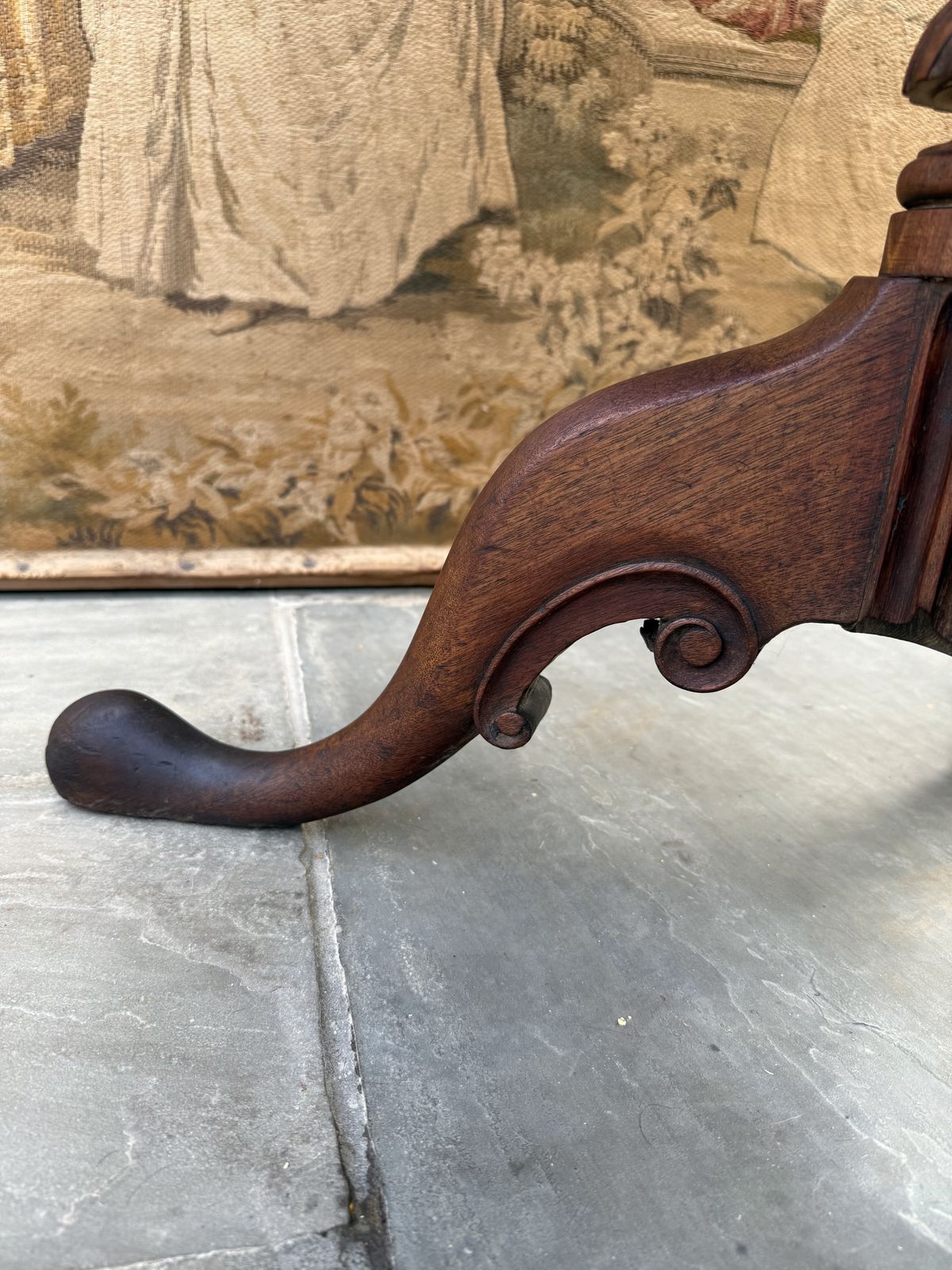 photo furniture Antique Rare 18th Century Irish Carved Mahogany Tripod Table Circa 1750
