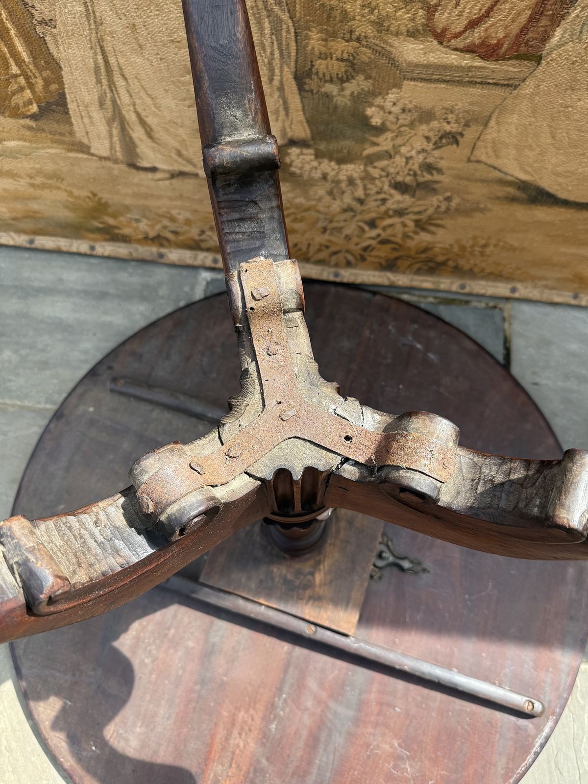 1800.0 Antique Rare 18th Century Irish Carved Mahogany Tripod Table Circa 1750 photo