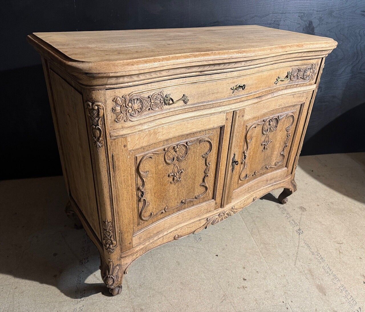 High Quality French  Cabinet photo 1900.0