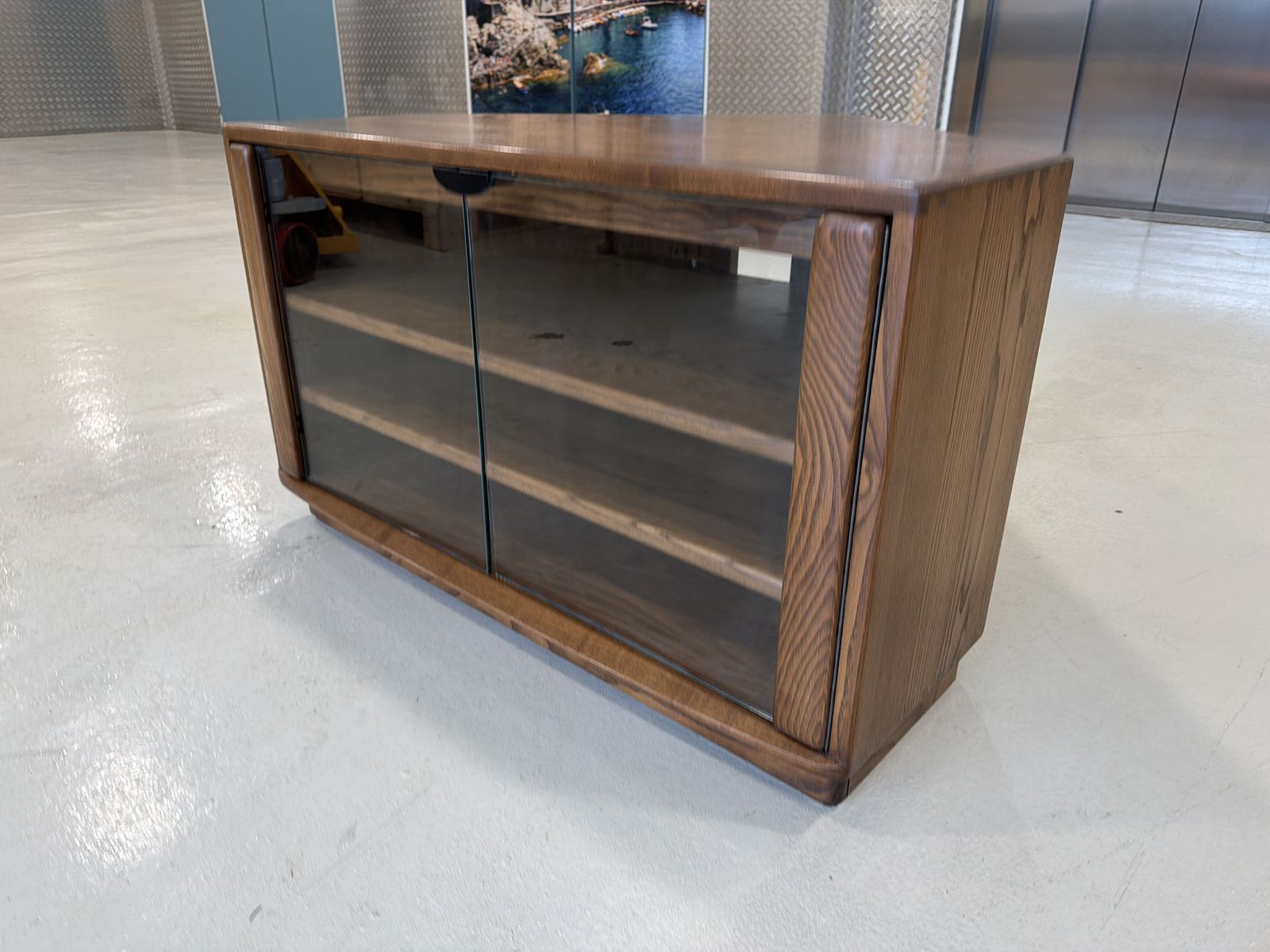photo buy Stunning Ercol Windsor Corner Tv Unit / Stand / Cabinet  – Pristine Condition, Rrp £1,800