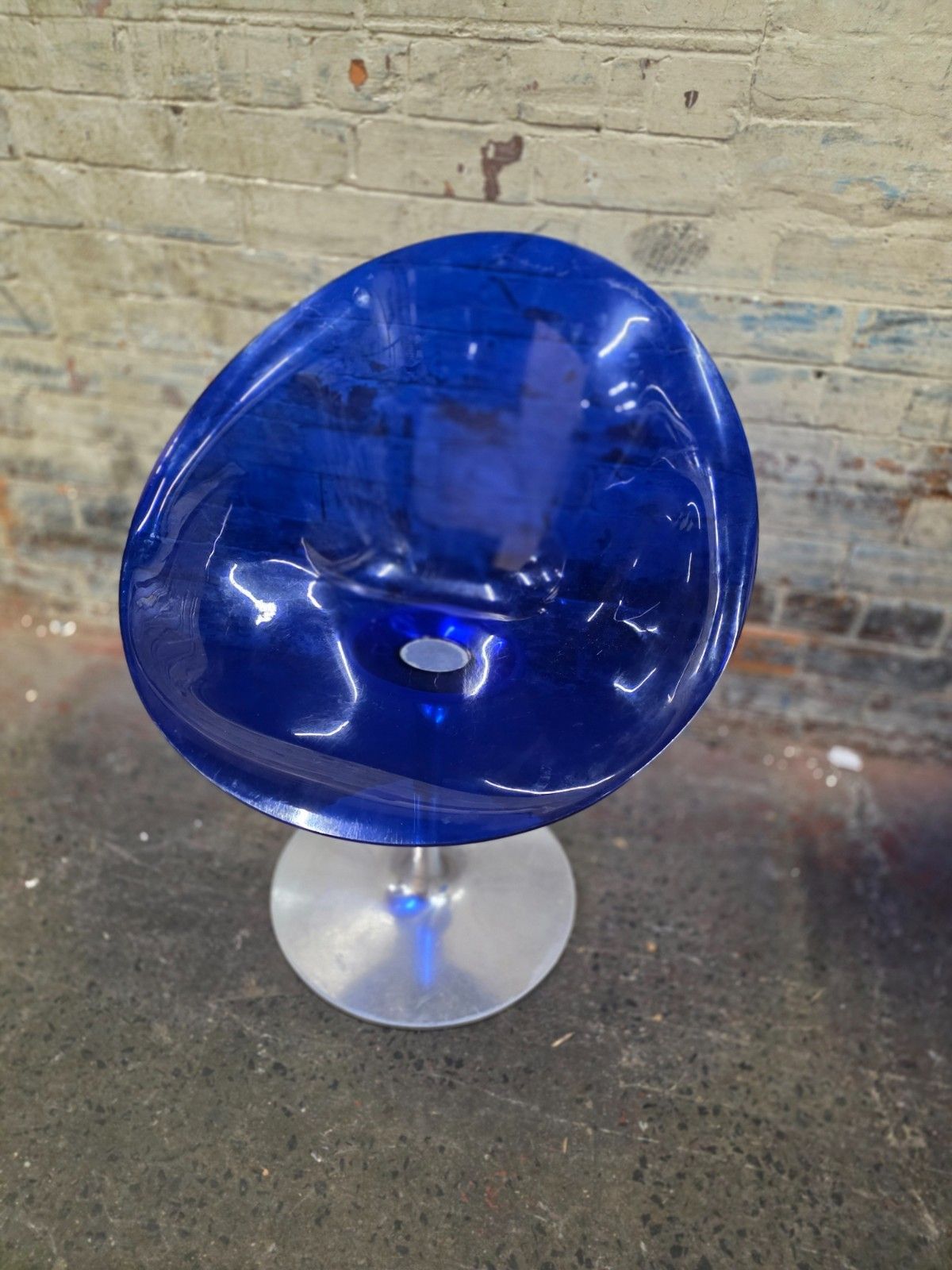photo vinterior Pair Of Kartell Eros Swivel Armchairs In Blue Designed By Philippe Starck