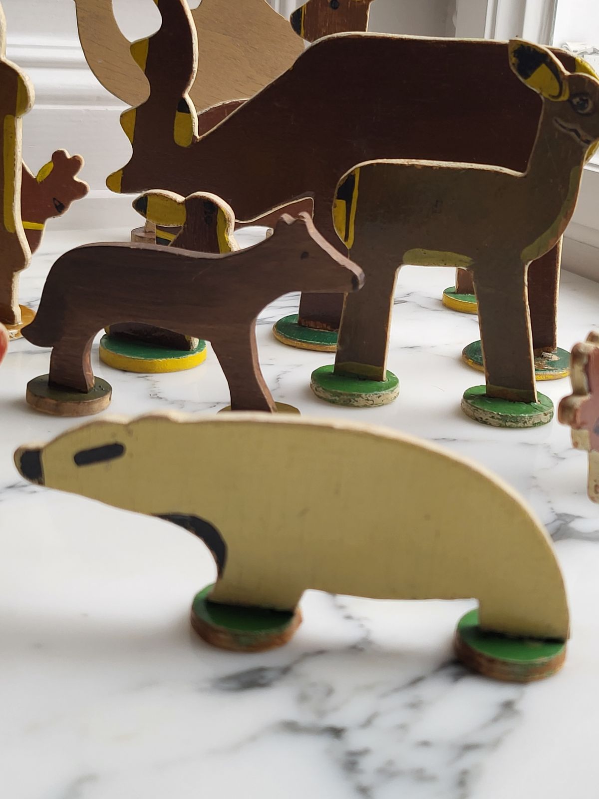 470.0 Set Of 20 Wooden Folk Art Animals, 1950s photo