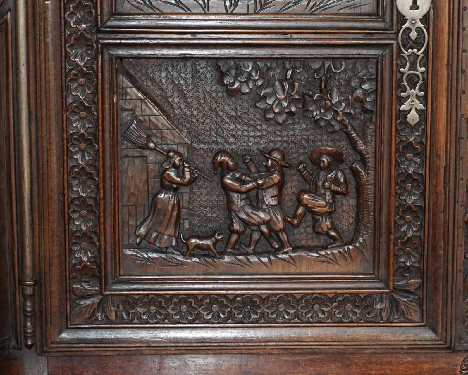 photo vintage Antique 1860 Ornately Hand Carved Dutch Housekeepers Linen Or Kitchen Cupboard
