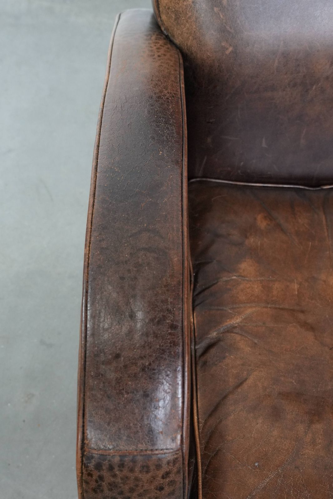 Sturdy And Timeless Vintage Sheepskin Armchair With A Round Design And Comfortable Seat photo buy