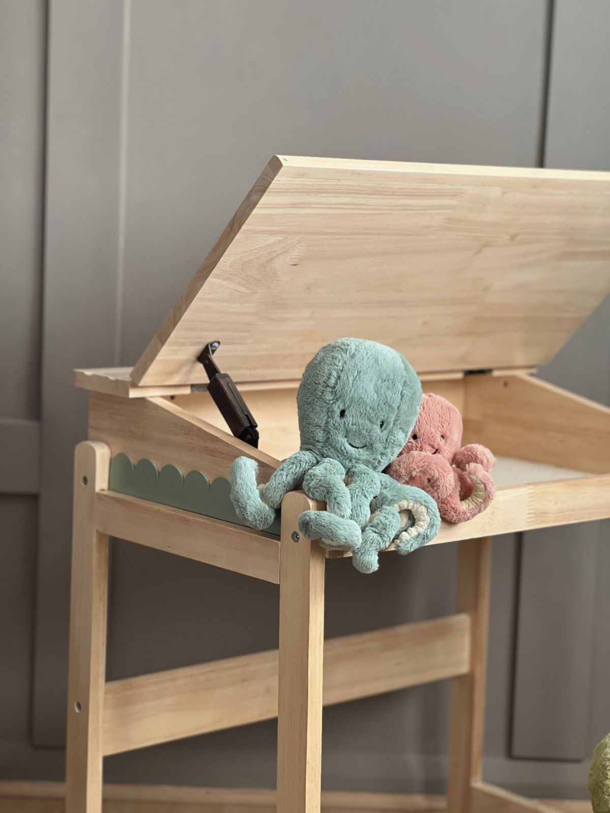 photo vinterior The 'I Will Do My Best' Handpainted Childrens Desk
