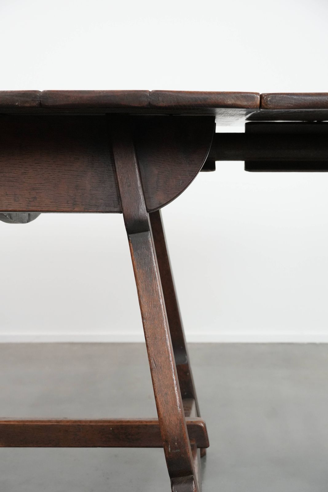 photo buy Bijzondere Antieke Zwitserse Inklapbare Eettafel Van Eikenhout, Midden 19e Eeuw