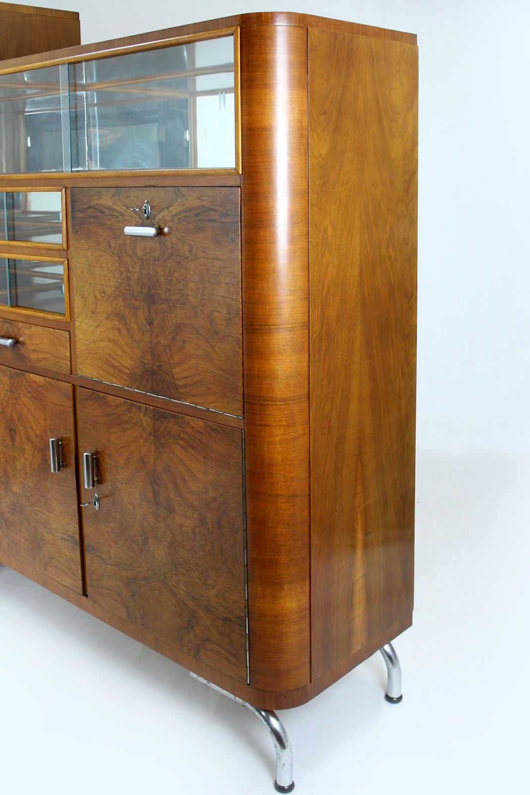 photo vintage Bauhaus 1930s Multi Functional Storage Unit, Robert Slezák, Czechoslovakia