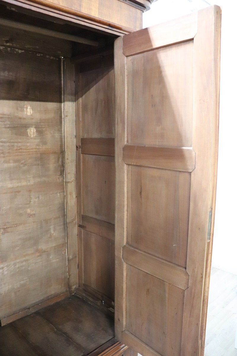 photo vintage Large Antique 19th Century 4 Door Wardrobe In Walnut
