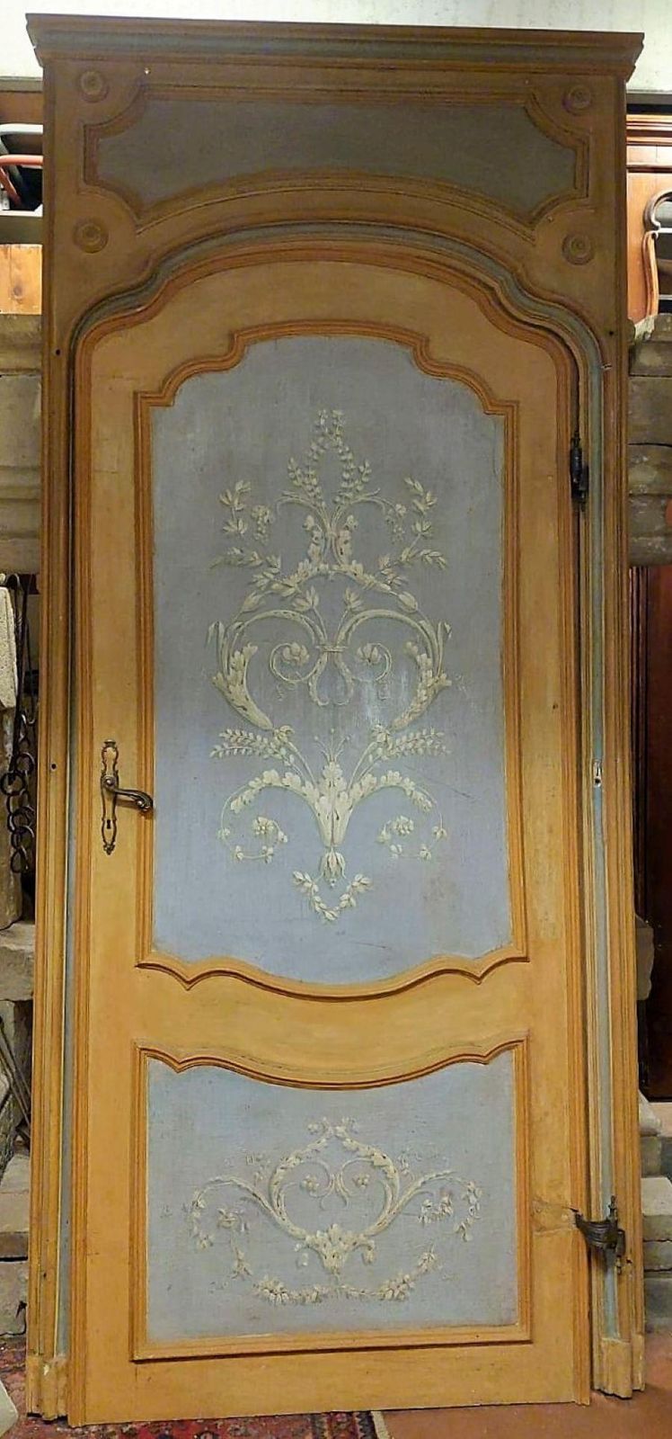 Porta In Legno Laccato, Pannelli Dipinti, Completa Di Telaio E Sovrapporta photo for sale