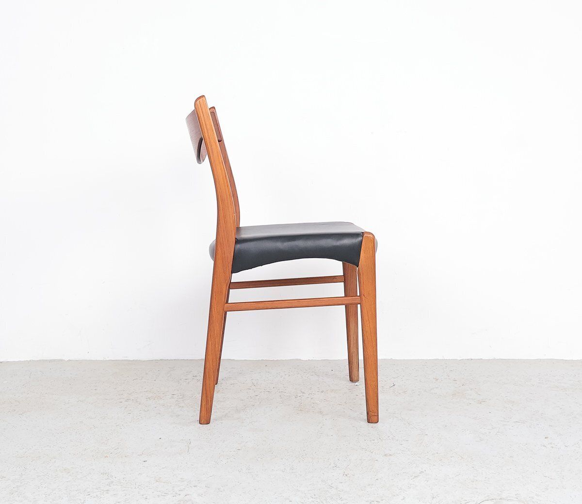 Teak And Leather Chairs By Arne Wahl Iversen For Glyngøre Stolefabrik, 1960s, Set Of 3 photo vinterior