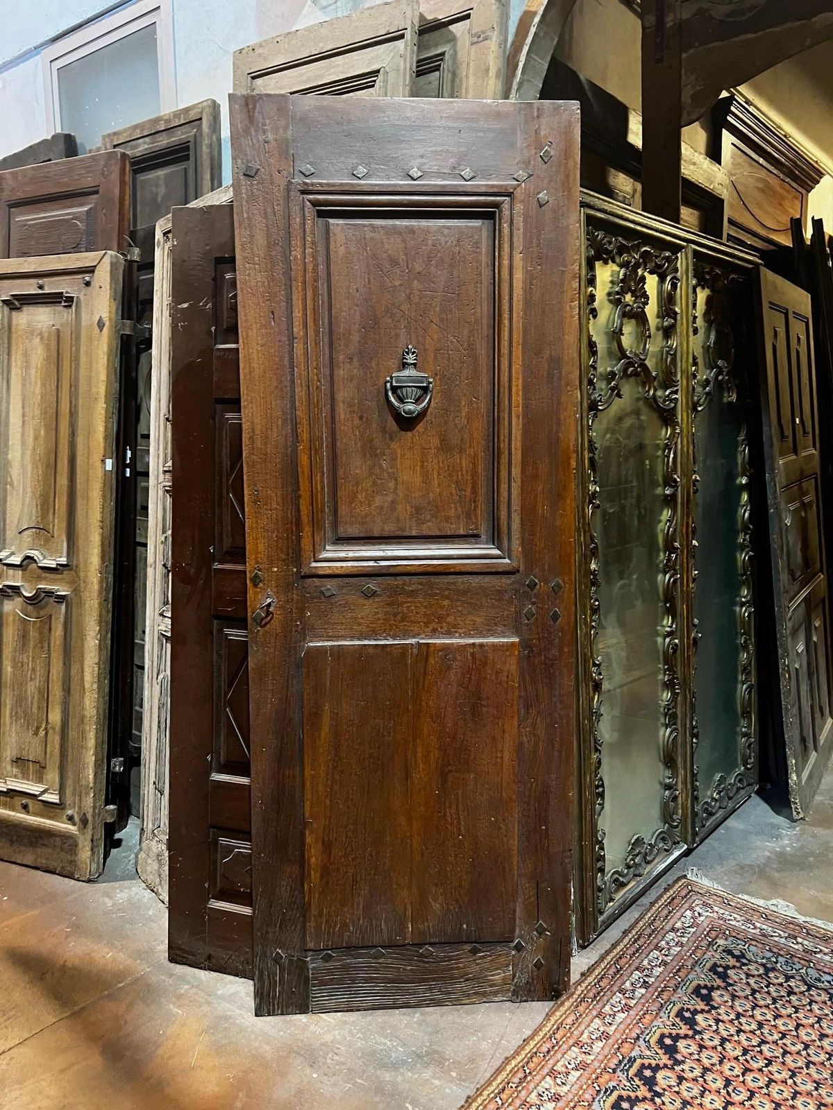 Portoncino Antico In Legno Di Noce, Un Battente Con Pannello E Battacchio photo furniture