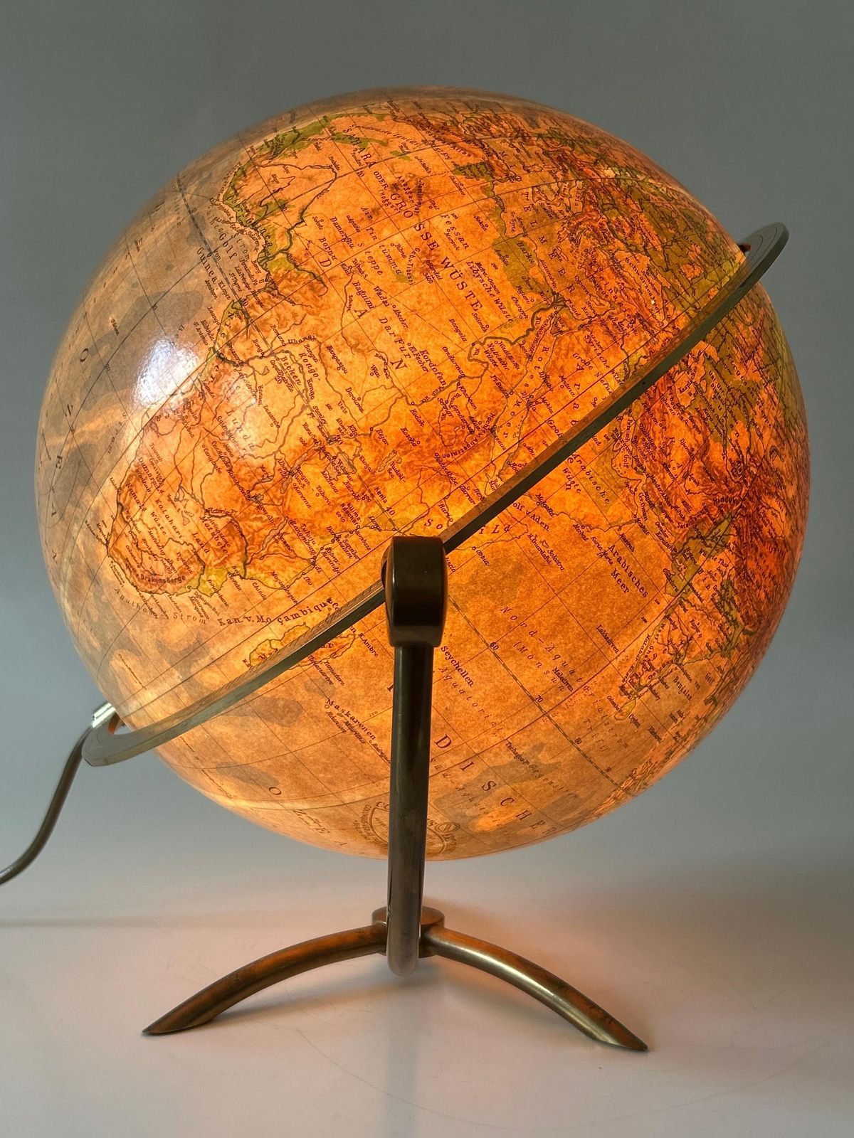 photo vinterior Rare Glass Earth Globe Or Table Lamp By Columbus Verlag   Paul Oestergaard 1960s