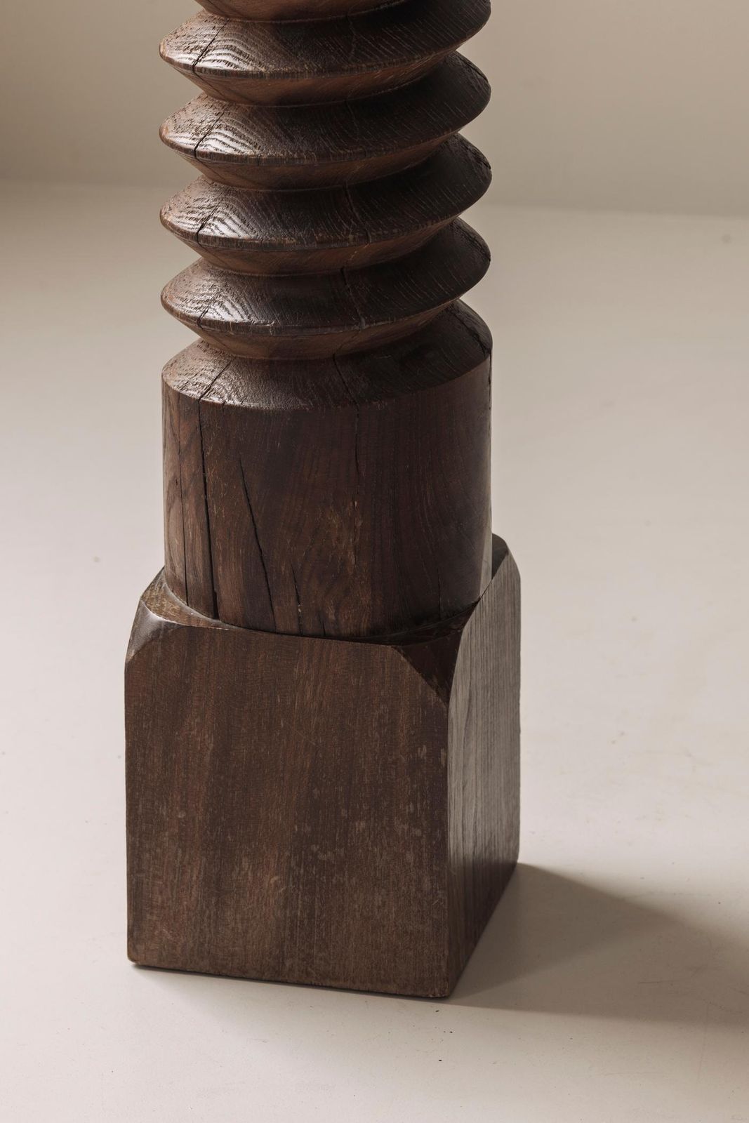 Large French Turned Oak Pedestal In The Taste Of Charles Dudouyt, France 1930s. photo vinterior
