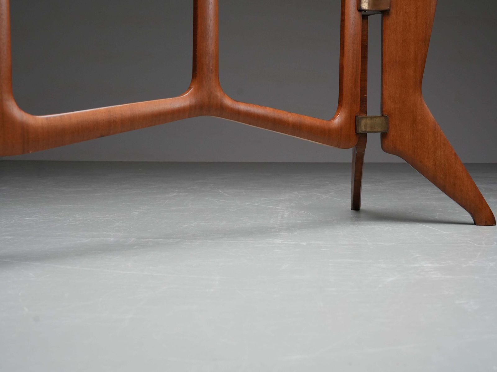 Ariberto Colombo Eettafel In Walnoot, Glas En Messing, Italië, Ca. Jaren 1950 photo Meubels
