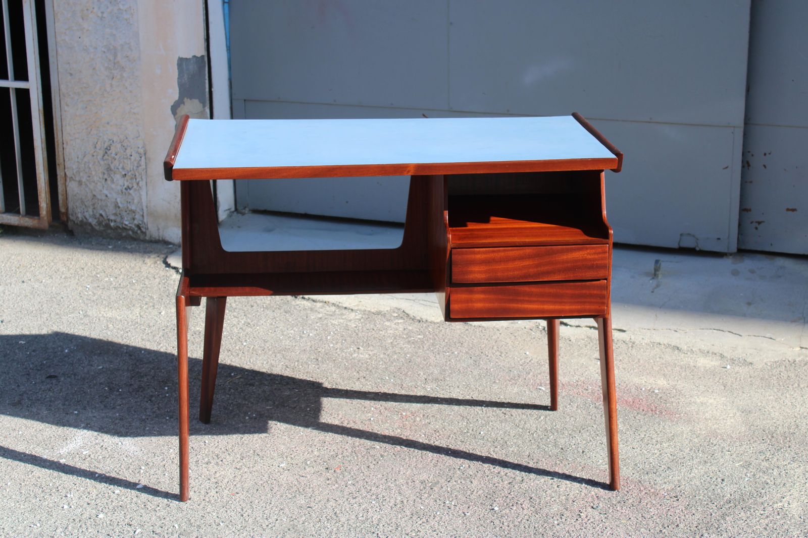 Piccolo Scrittoio Geometrico Vittorio Dassi In Legno Laminato Blu Mid Century photo furniture