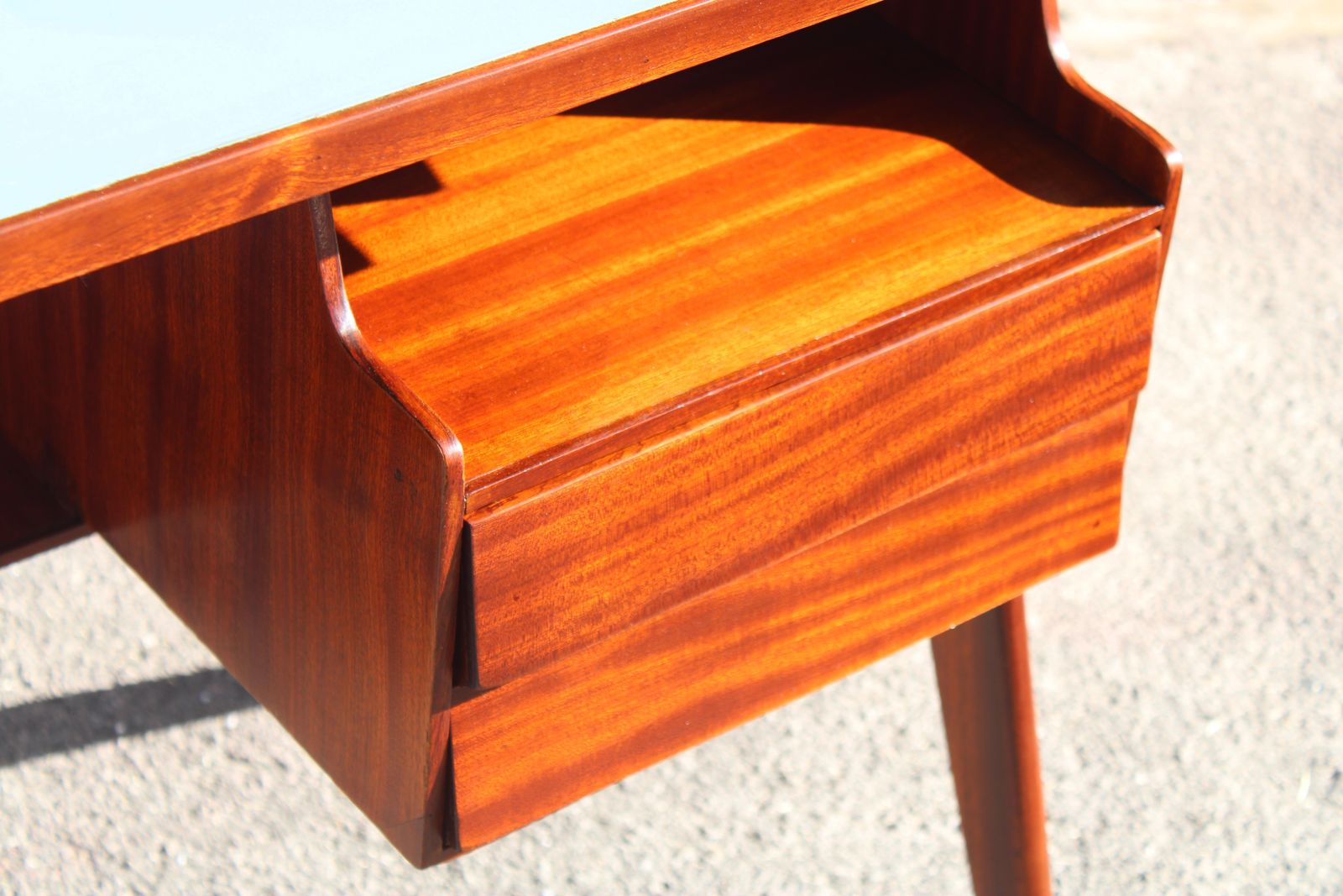 Piccolo Scrittoio Geometrico Vittorio Dassi In Legno Laminato Blu Mid Century photo Furniture