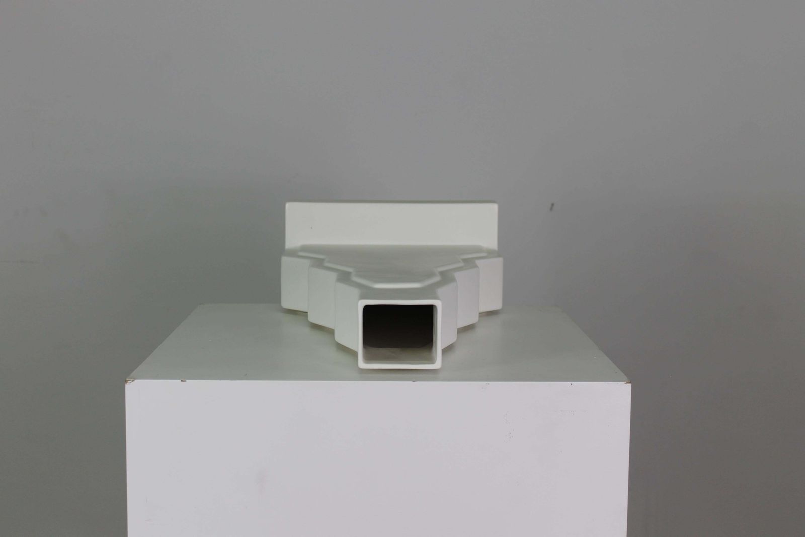 Ettore Sottsass Y23 Vase In White Enameled Ceramic Yantra Series Poltronova 70s photo vinterior