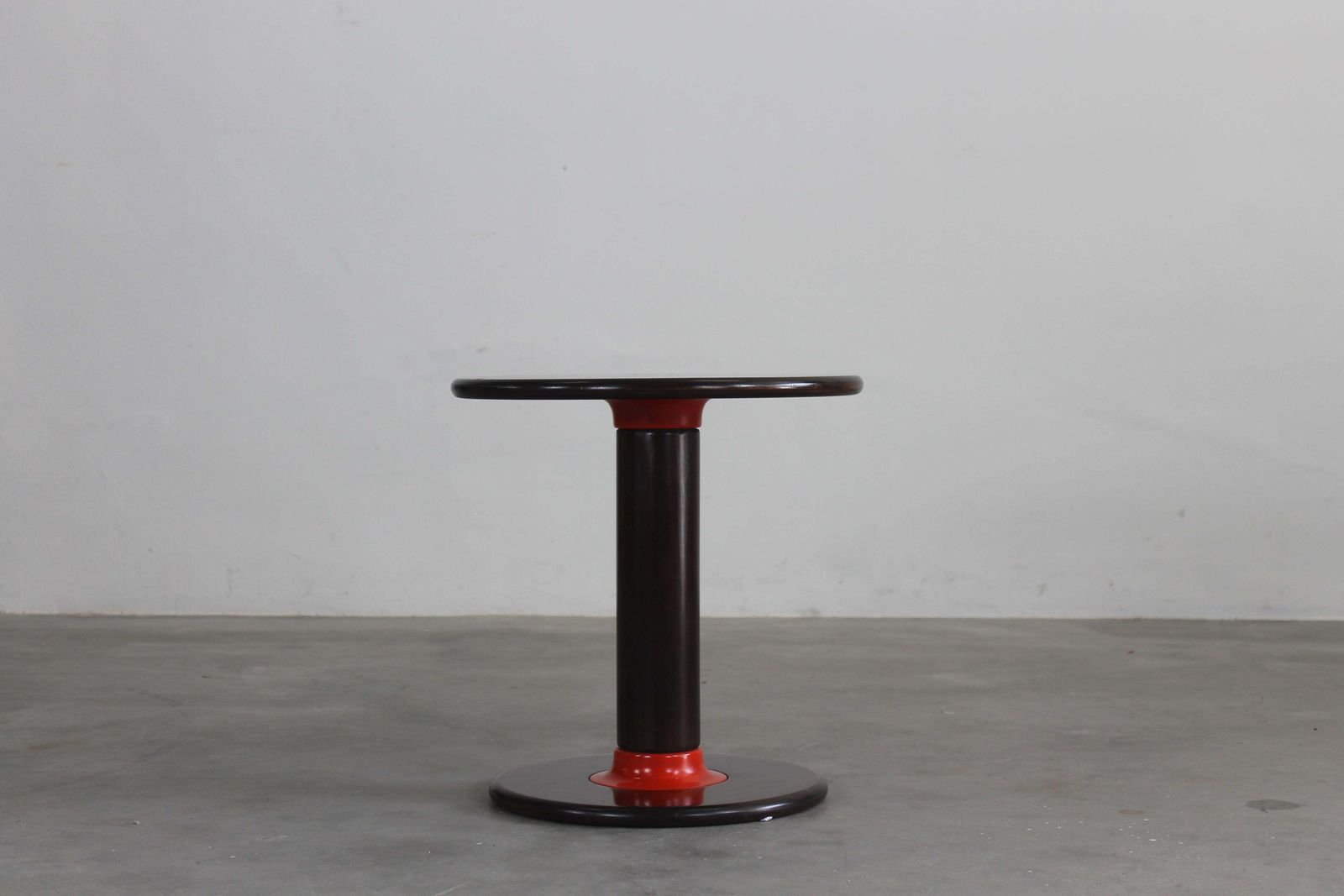 Ettore Sottsass Rocchettone Round Side Table In Walnut Wood By Poltronova 1960s photo for sale