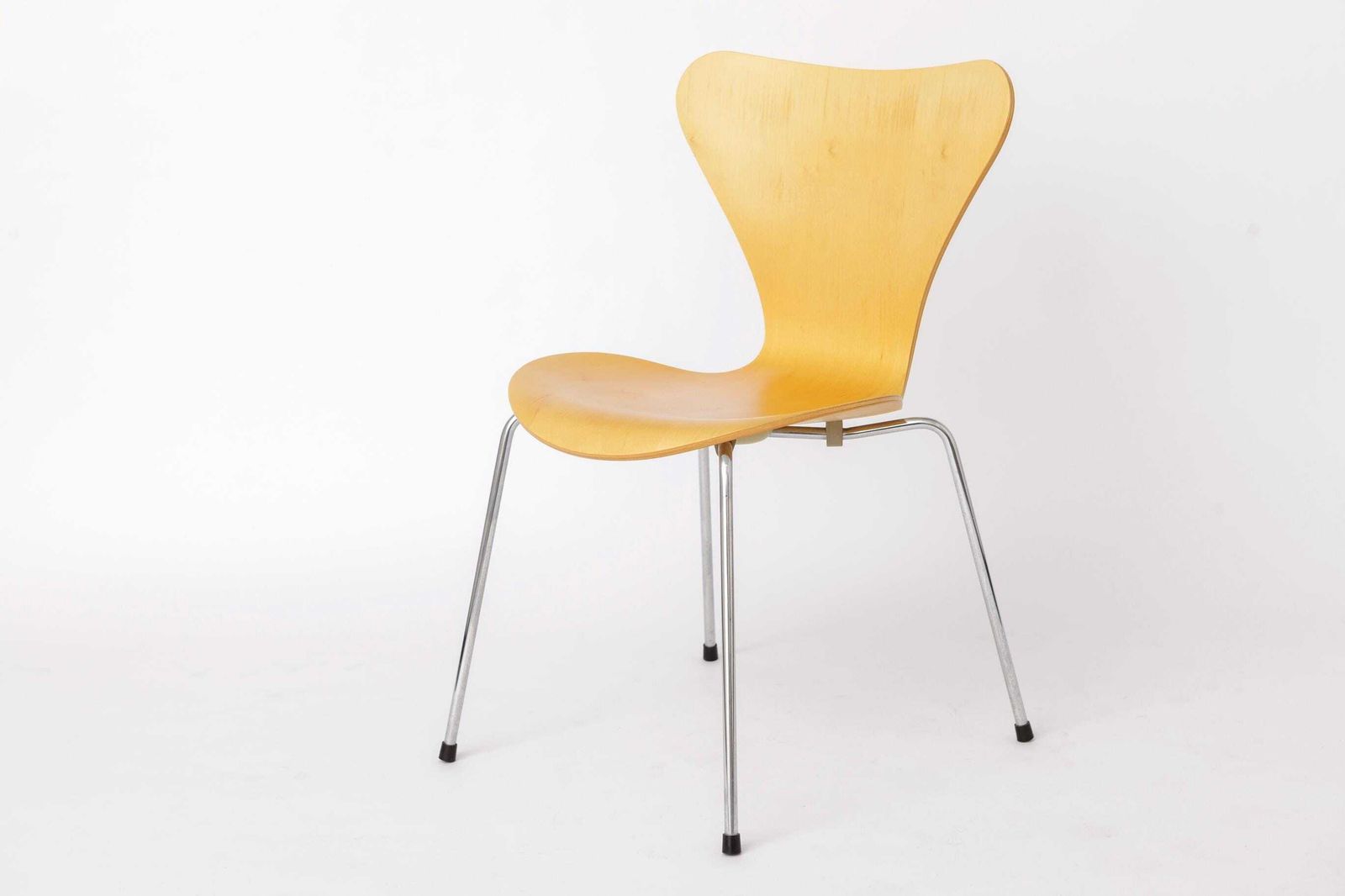 Arne Jacobsen Chair 3107 (Series 7), Beechwood Shell, Chrome Legs, Danish Design photo Furniture