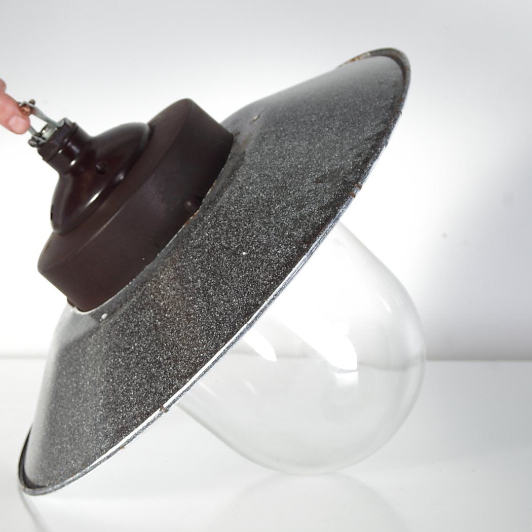 Industriële Tsjechische Bunkerplafondlamp photo furniture