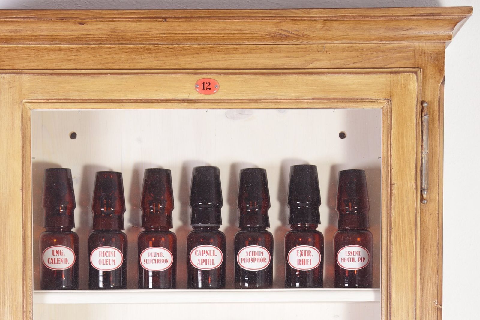 Vintage Apothekerskast, Jaren 1970 photo Meubels