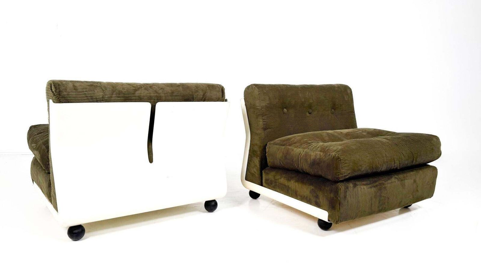 Mid Century Modern Pair Of "Amanta" Armchairs By Mario Bellini, 1960s photo furniture