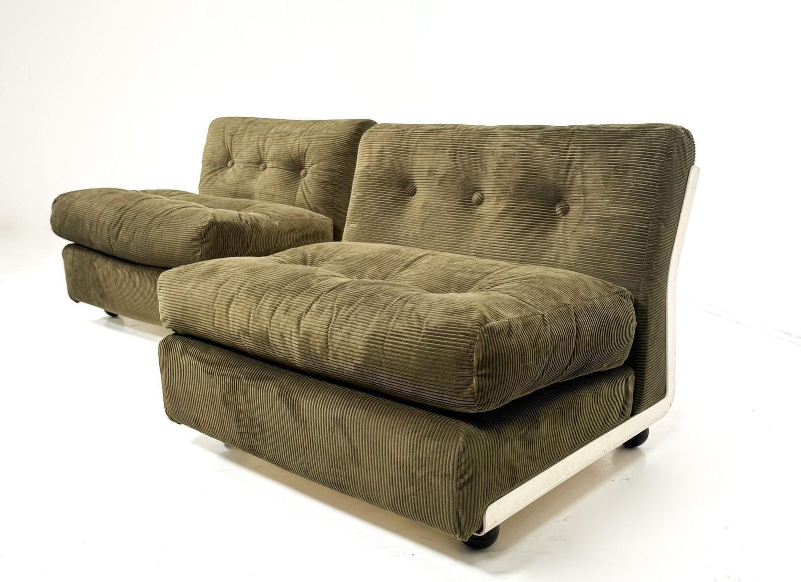 Mid Century Modern Pair Of "Amanta" Armchairs By Mario Bellini, 1960s photo 3435.0