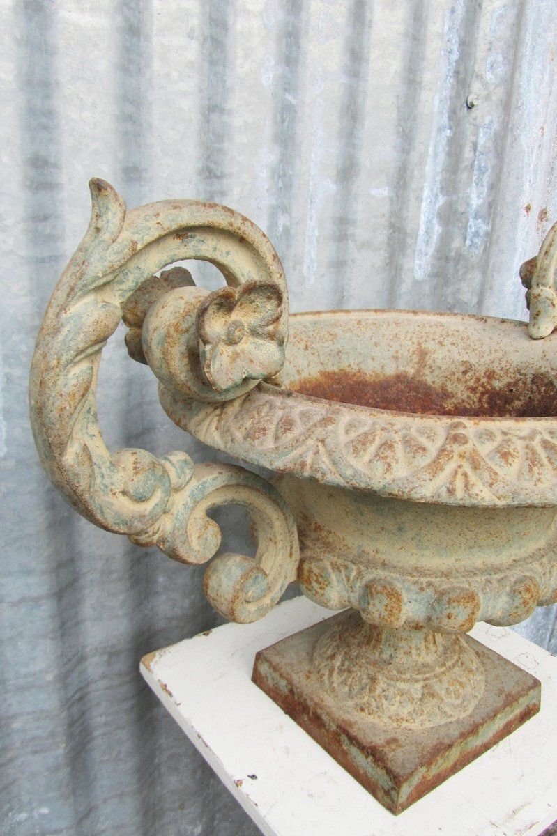 Early 19th Century Cast Iron Planter With Scrolled Foliate Handles photo 590.0