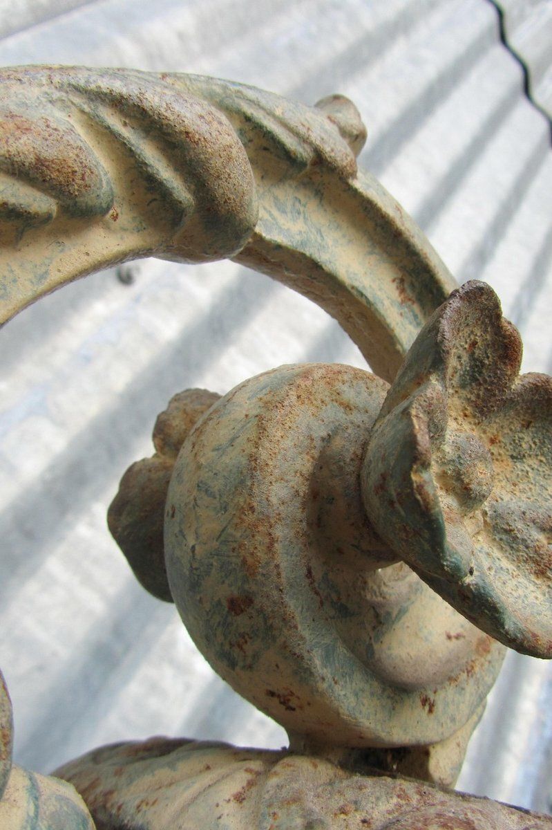 Early 19th Century Cast Iron Planter With Scrolled Foliate Handles photo vinterior