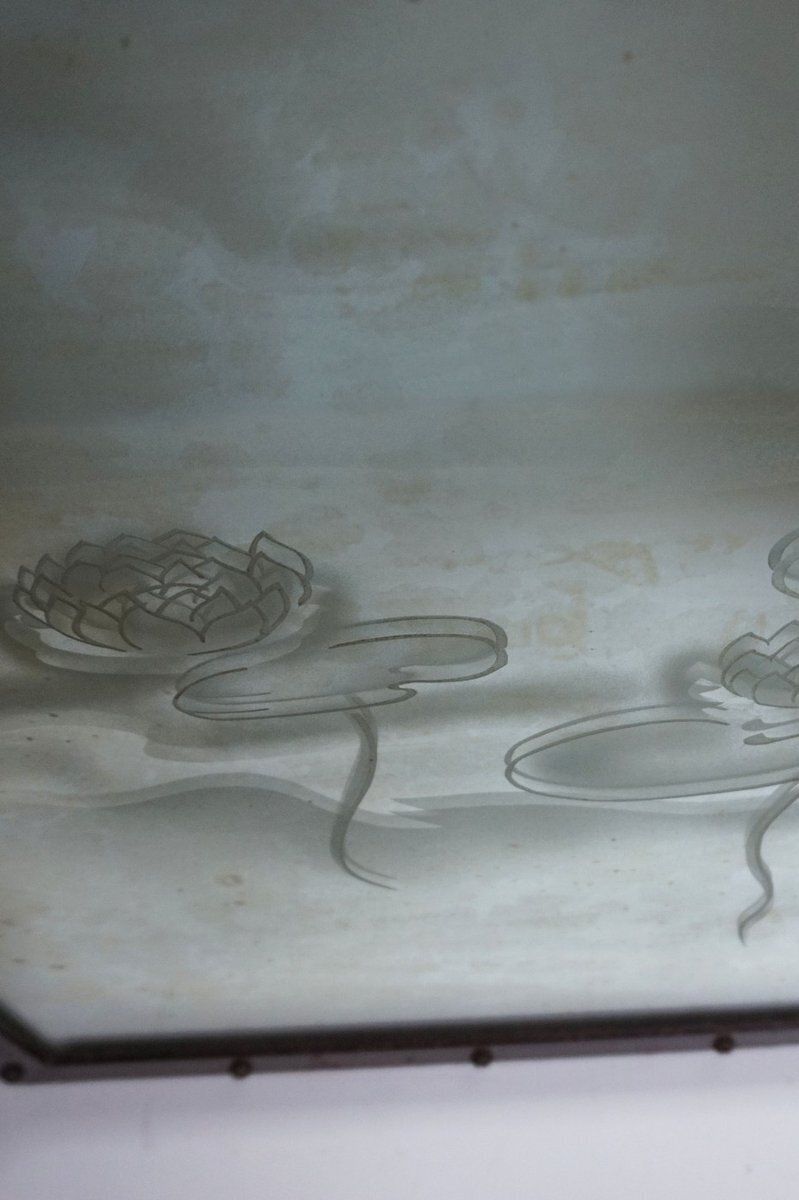 photo furniture 19th Century Belle époque French Etched Mirror With Fountian, Water Lilies And Dove Motif
