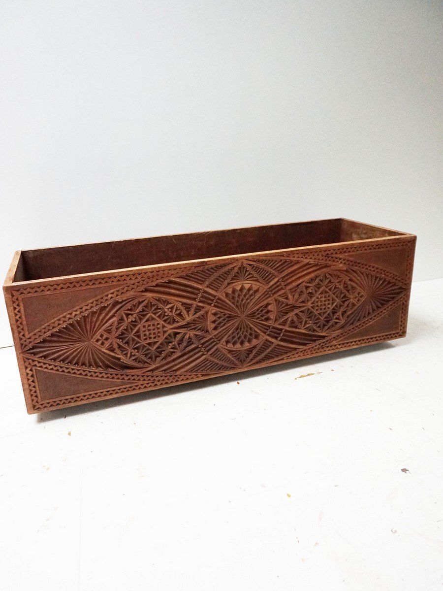 photo vinterior Dutch Chip Carved Wooden Planter Folk Art, 1890s