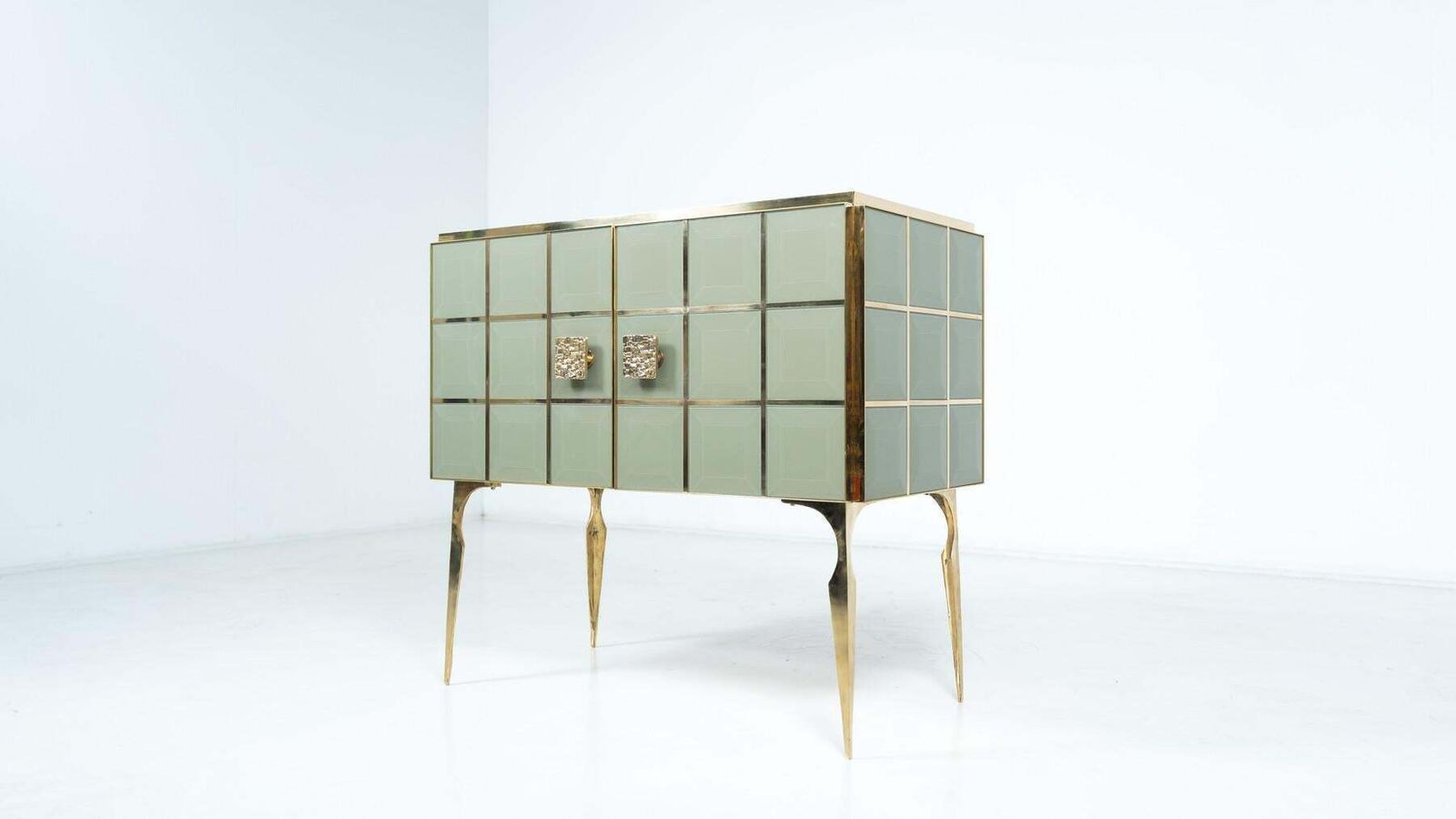 Contemporary Chest, Wood And Glass photo vinterior