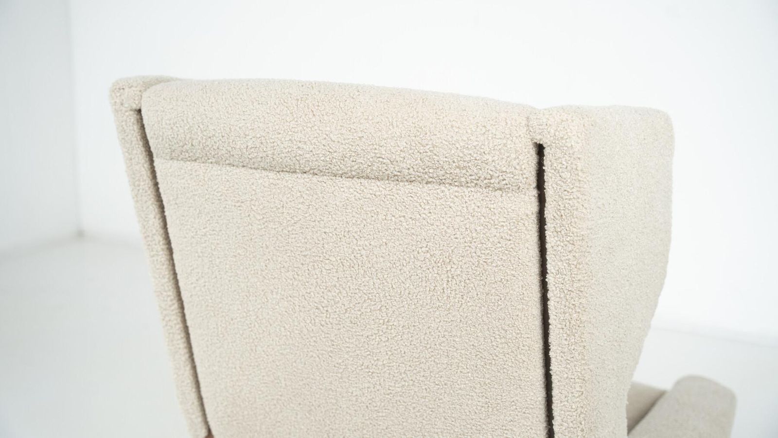 photo furniture Mid Century Modern Armchair 877 By Gianfranco Frattini For Cassina