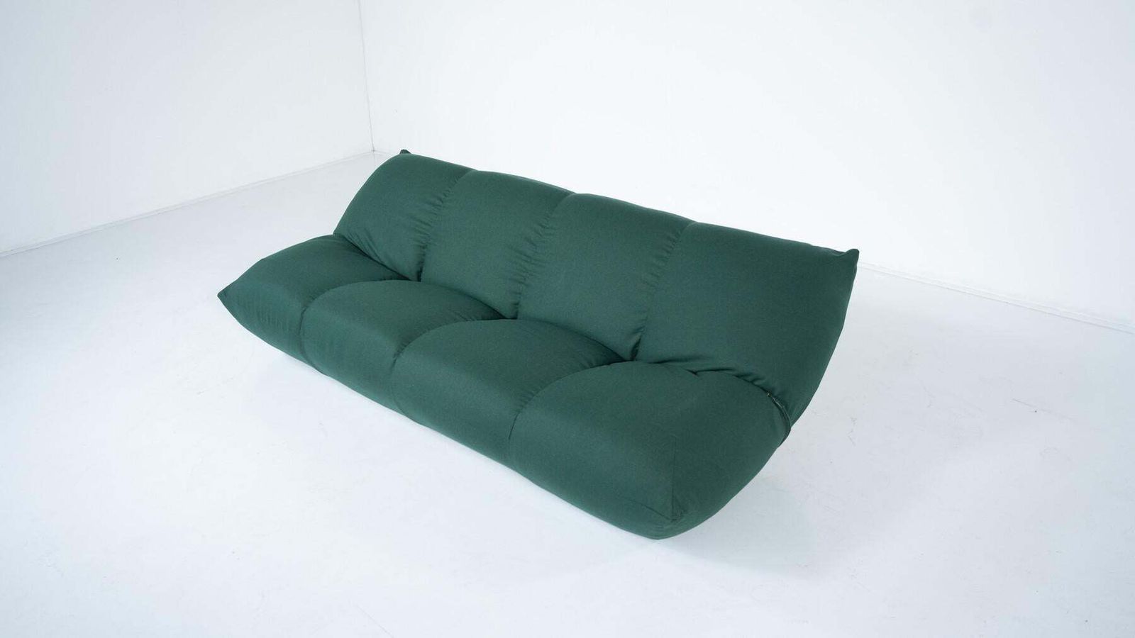 Mid Century Modern Green Papillon Sofa By Giovannetti, Italy, 1970s photo vintage