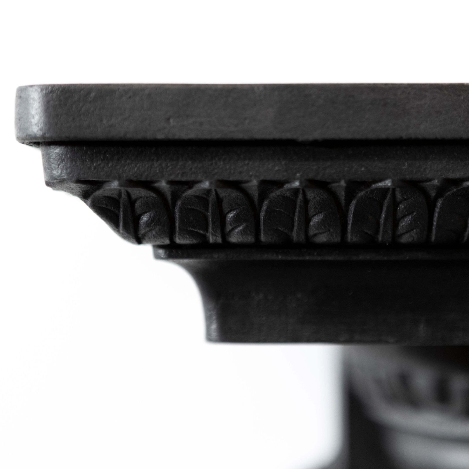 photo vintage Large Antique Cast Iron Fireplace Surround